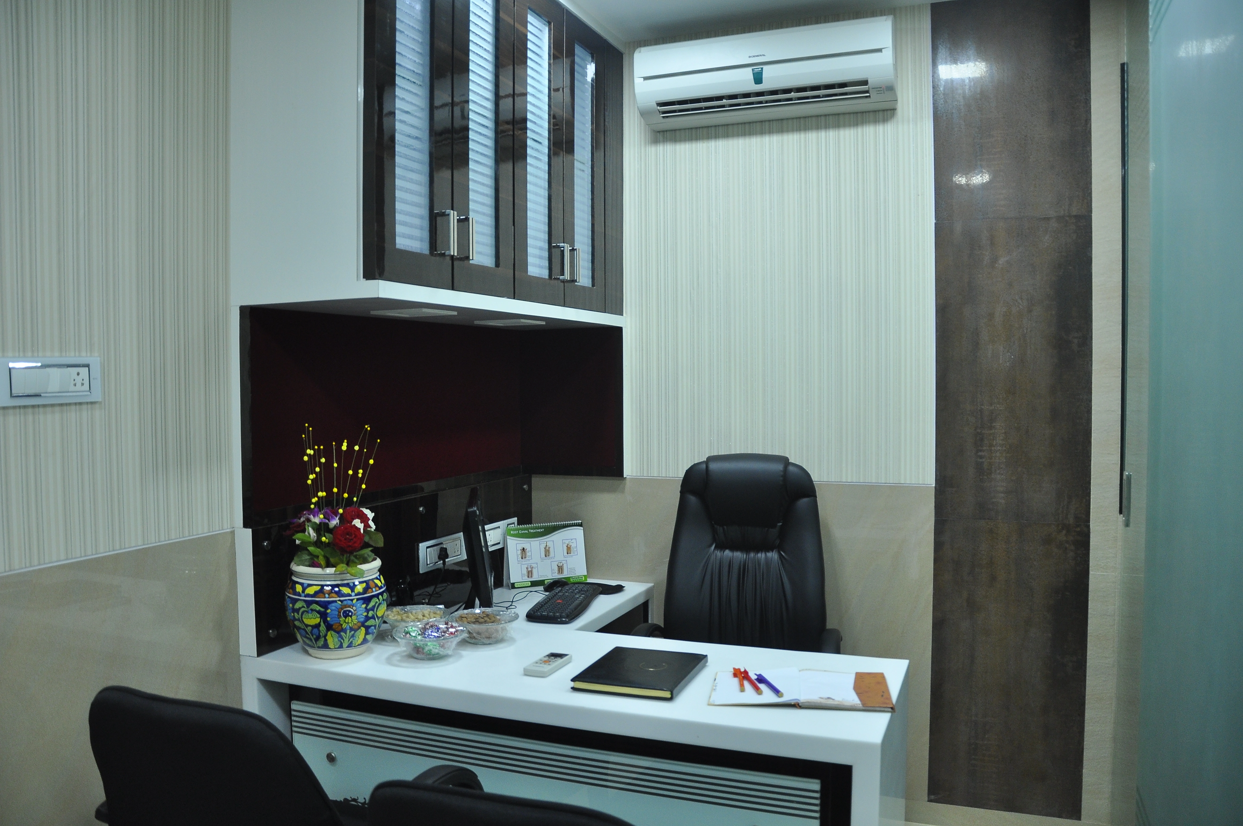 Kurla Clinic Interior 1